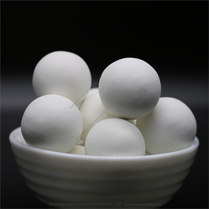 Katalizatoriaus palaikymo keraminis rutulys